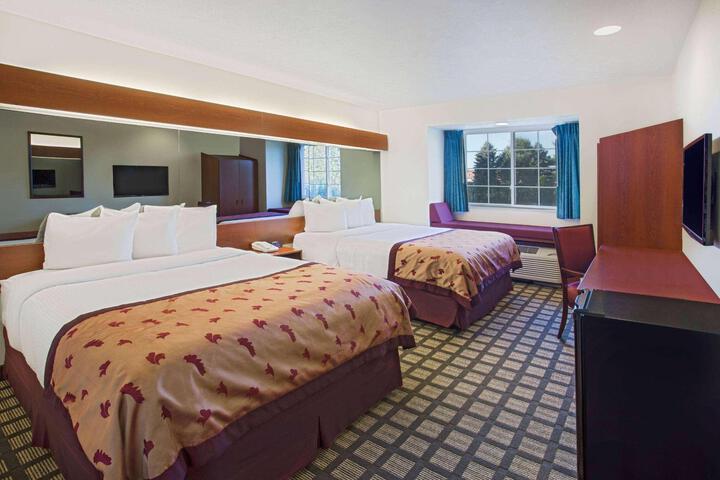 1 Queen Bed Pet Friendly (8 of 11)