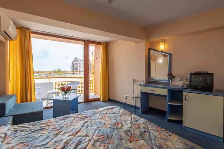 Room 10 of 46