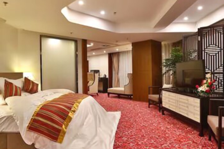 Room 6 of 7