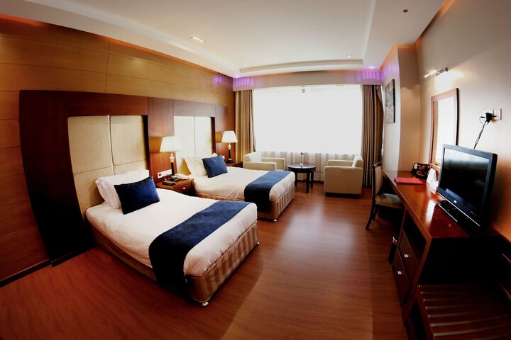 Room 8 of 76