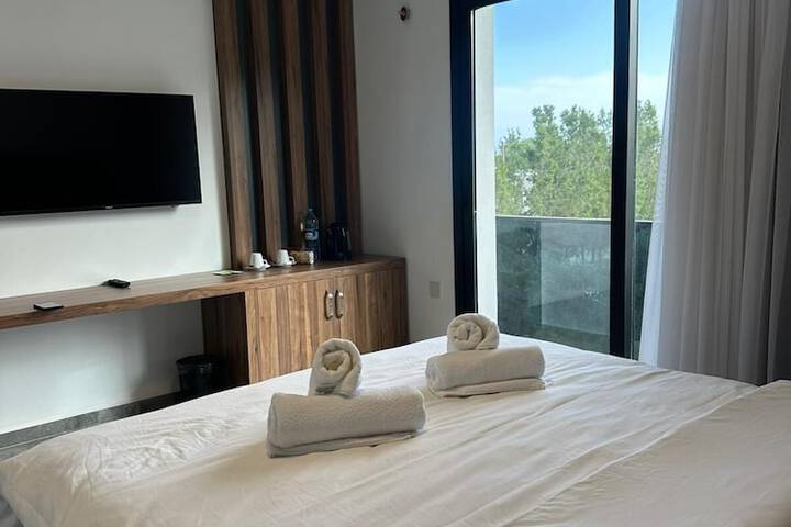 Room 9 of 28