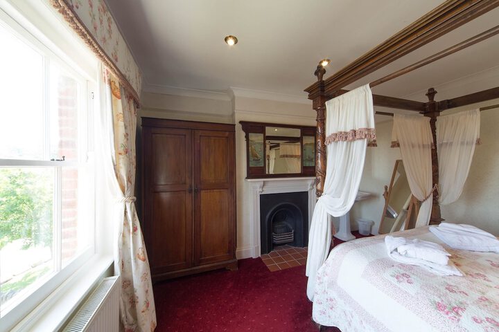 Room 10 of 150
