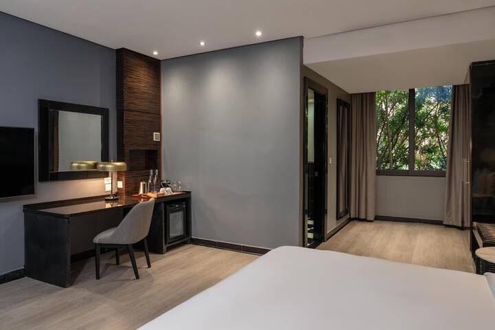 Room 85 of 227
