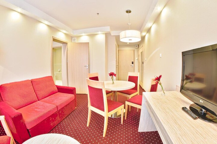 Room 9 of 26