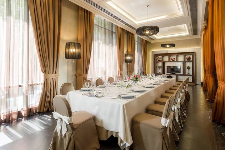 Ballroom/Hall 39 of 48