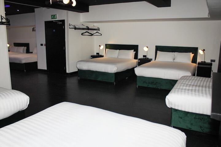 Room 53 of 94