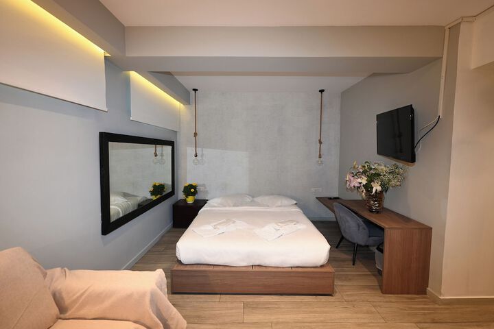 Room 38 of 200