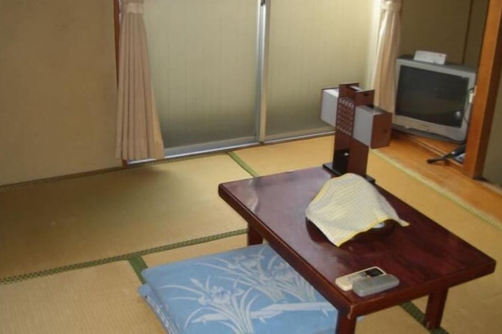 Room 17 of 33