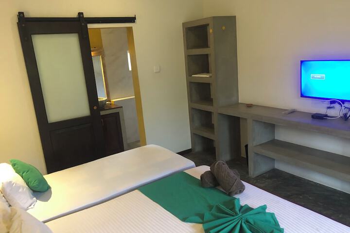 Room 27 of 46