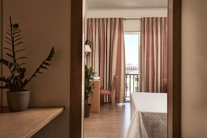 Room 17 of 43