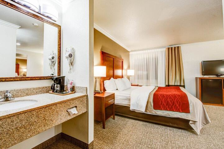 Double Accessible Queen Size Bed (19 of 20)