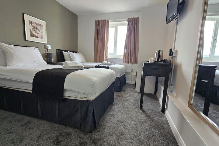 Room 8 of 17