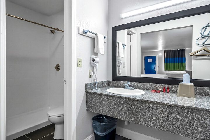 1 King Bed Microwave and Refrigerator WiFi Continental Breakfast (11 of 17)