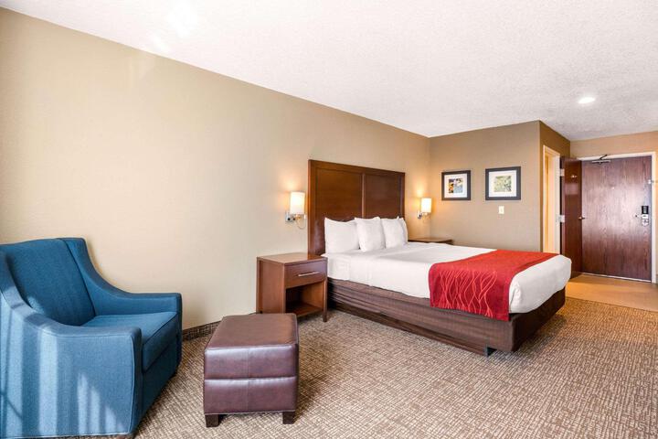 1 King Bed Accessible (12 of 22)