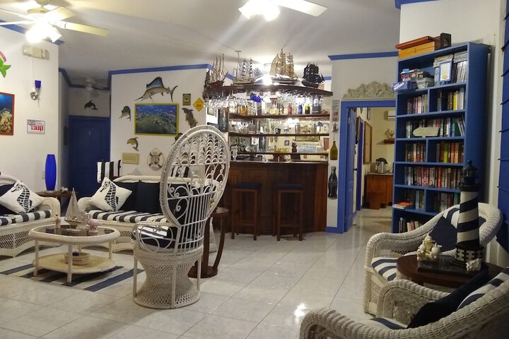 Room 3 of 76