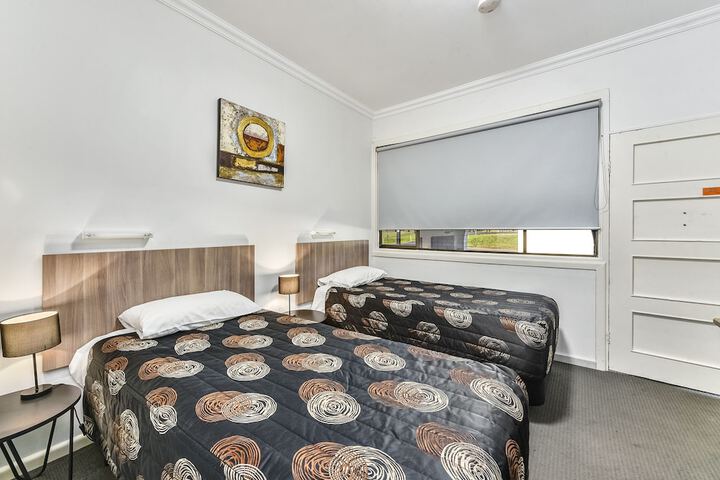 Room 5 of 18