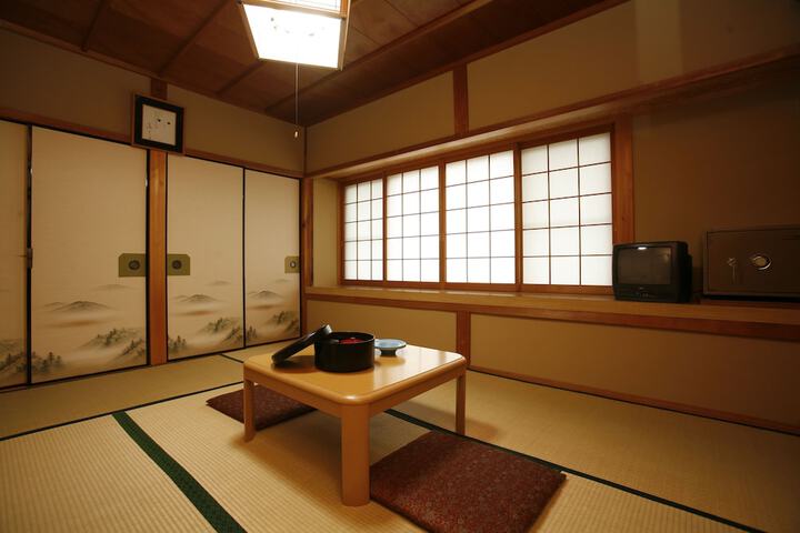Room 30 of 83