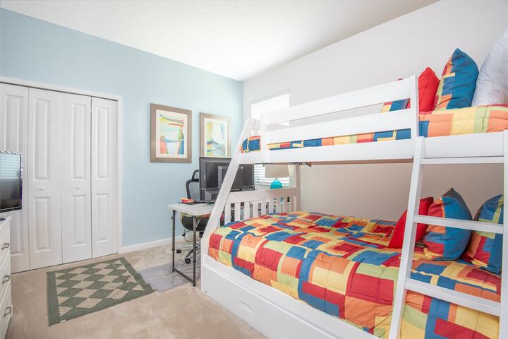 Room 4 of 17