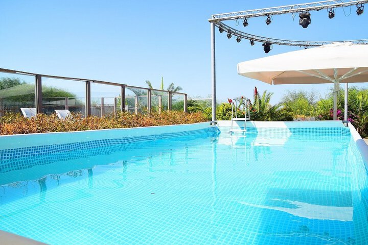 Pool 11 of 20
