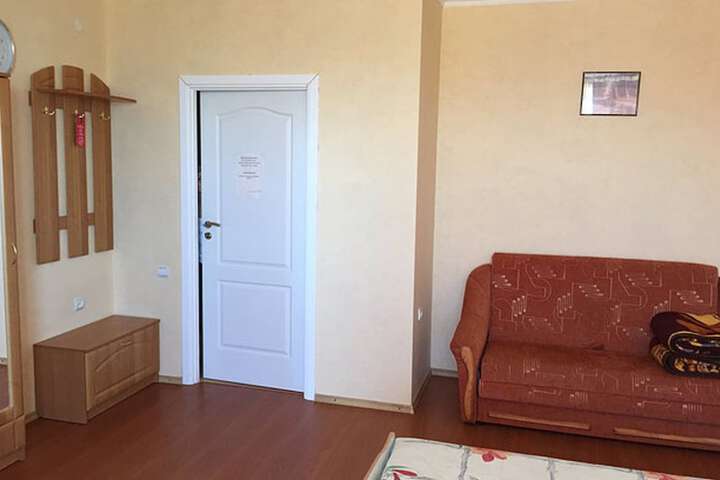 Room 32 of 93