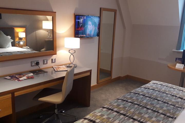 Room 13 of 65