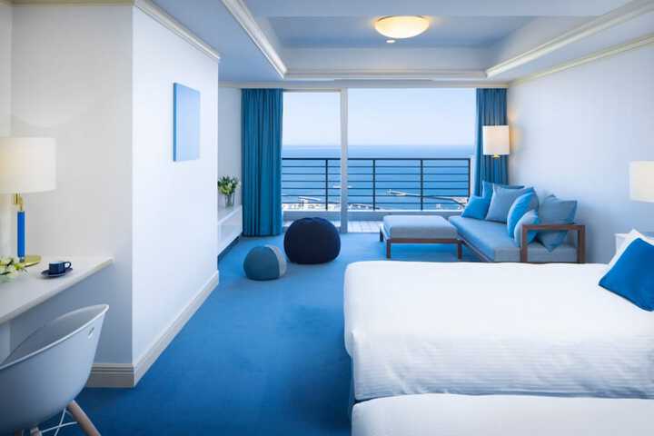 Room 10 of 42