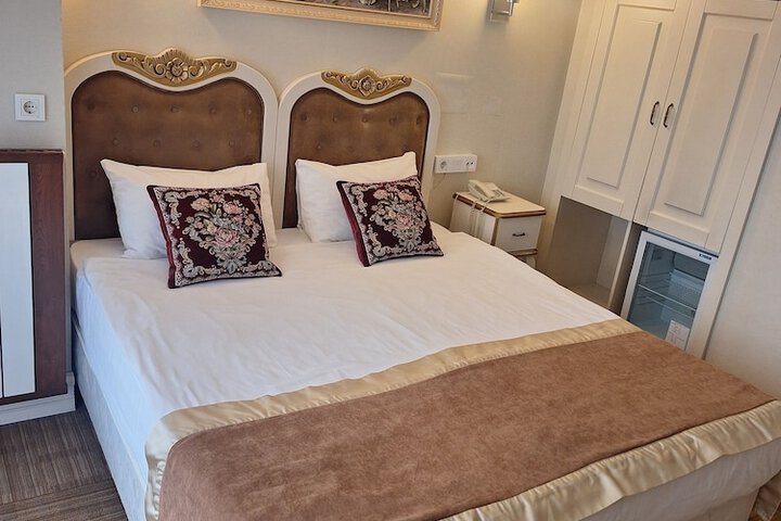 Room 27 of 61