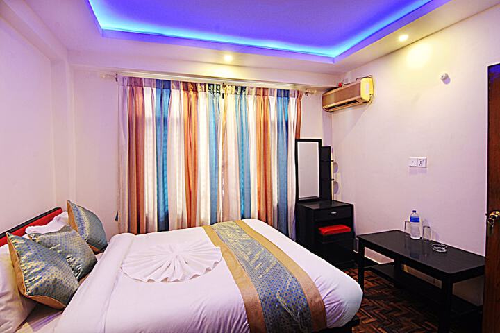 Room 9 of 38