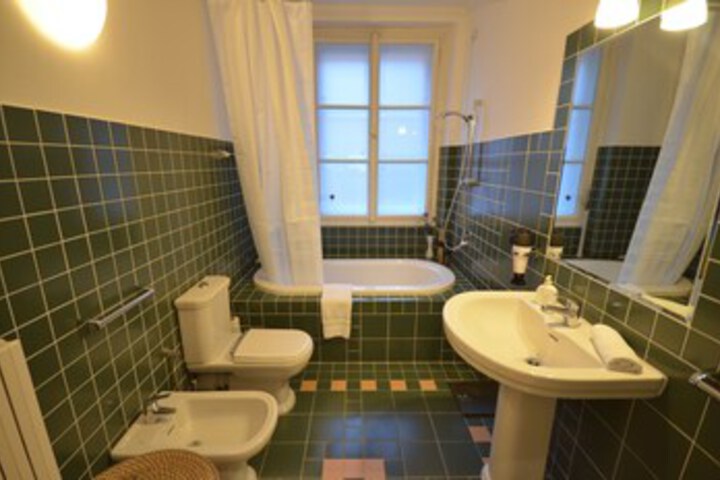 Room 2 of 20