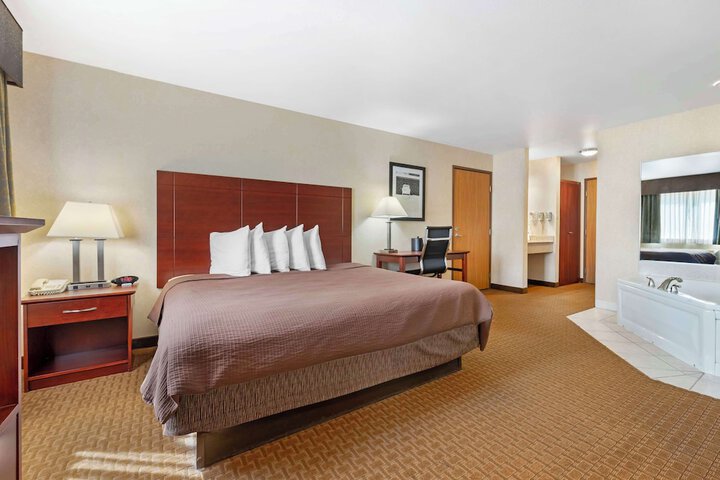 Room 13 of 36