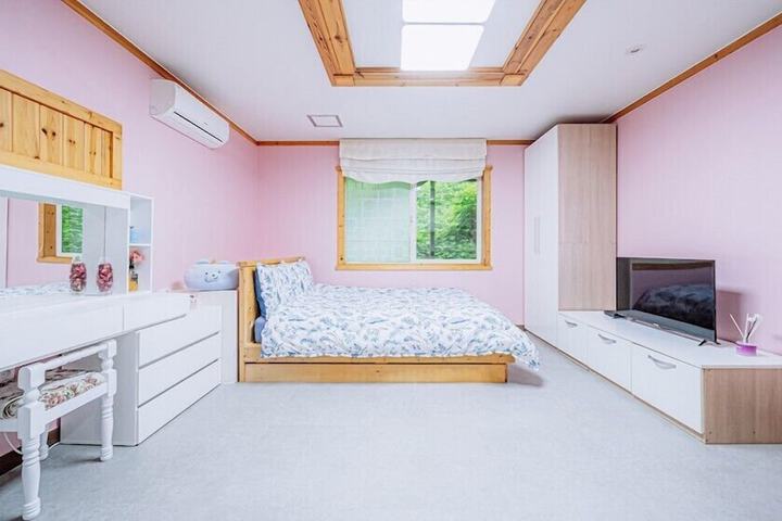 Room 43 of 83