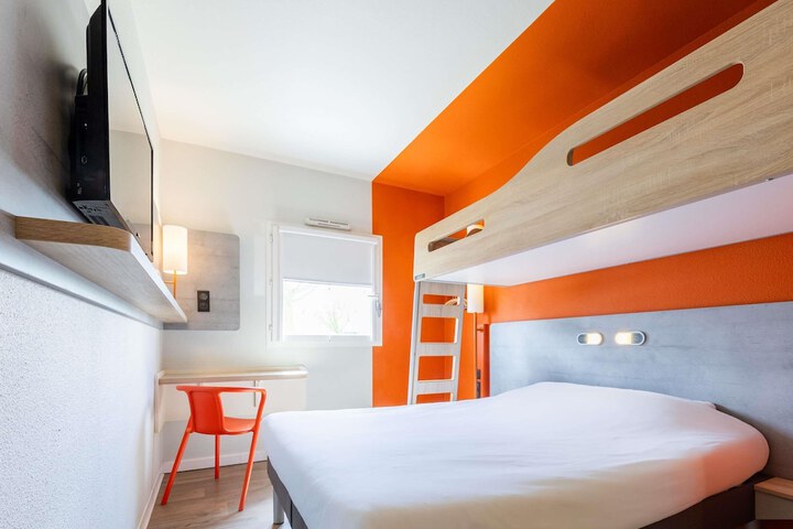 Room 2 of 30