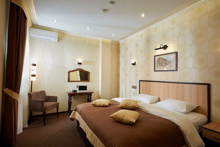 Room 12 of 34
