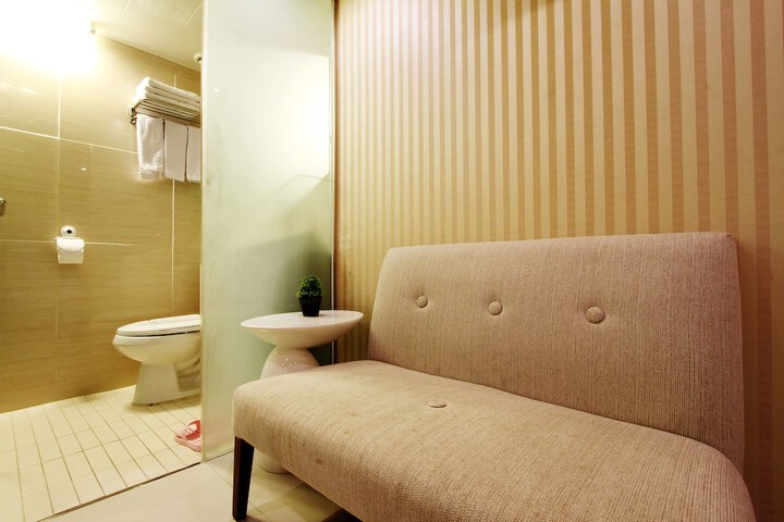 Room 4 of 50