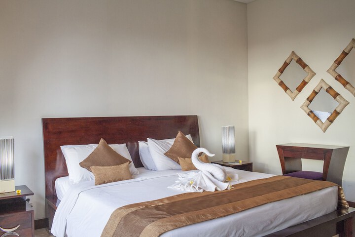 Room 4 of 28