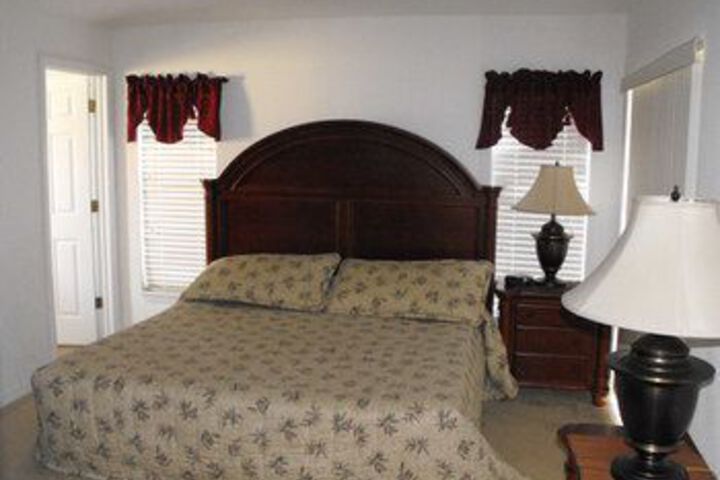 Room 4 of 9