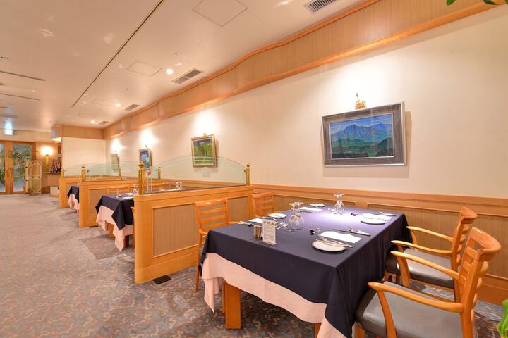 Dining Photos