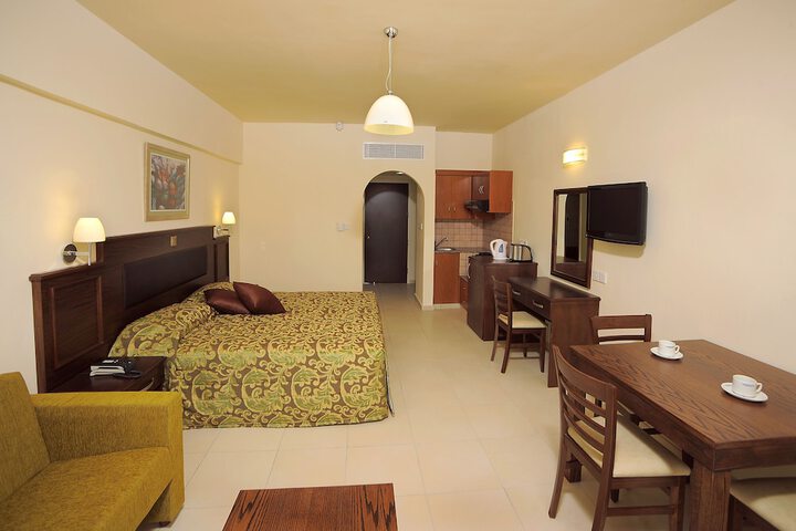 Room 6 of 38