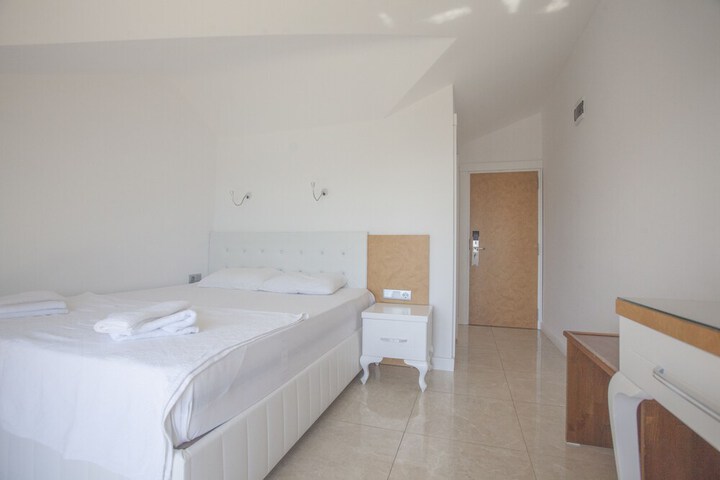 Room 8 of 108