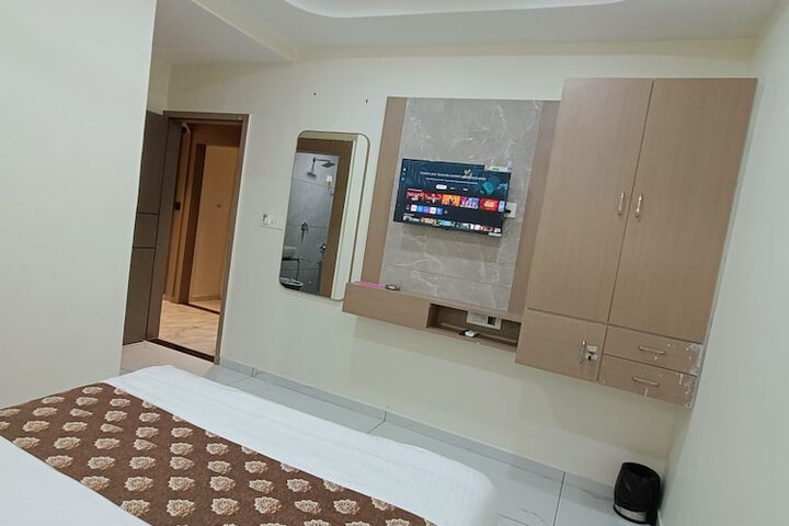Room 11 of 21