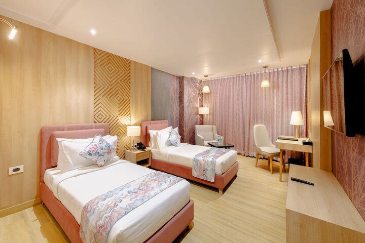 Room 12 of 38