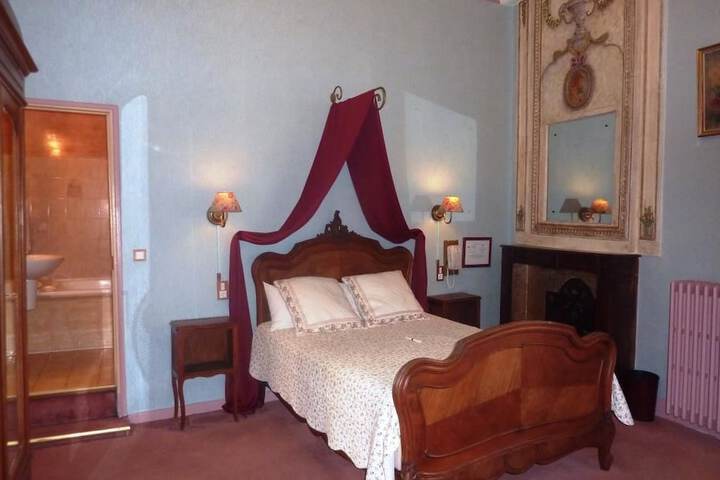 Room 10 of 46