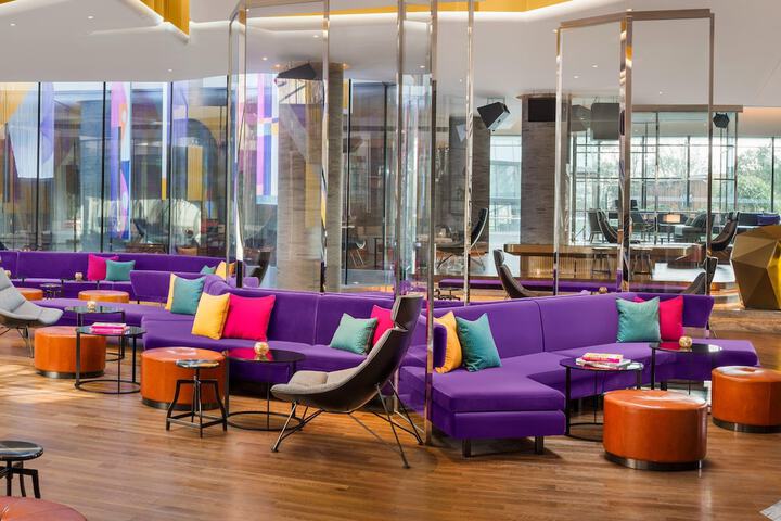 Lounge 70 of 100