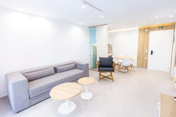 Room 8 of 19