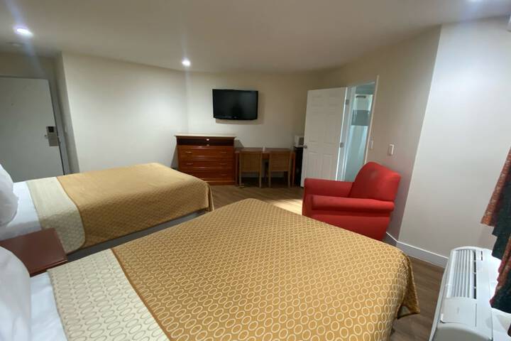 Standard Room, King or Two Doubles (3 of 6)