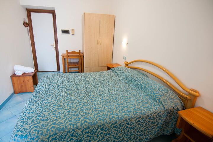 Room 11 of 19