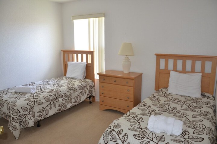 Room 8 of 19
