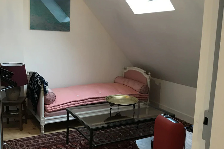Room 2 of 9