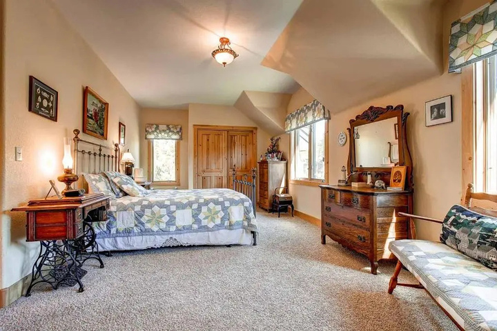 Room 5 of 19
