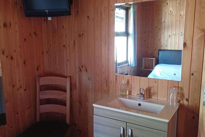 Room 9 of 105